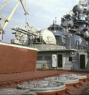 УВП ЗУР 9М330 и антенный пост ЗРК Кинжал в кормовой части атомного крейсера Петр Великий